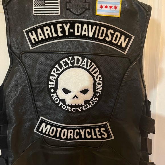 Harley Davidson Genuine Leather Vest. - Picture 2 of 4